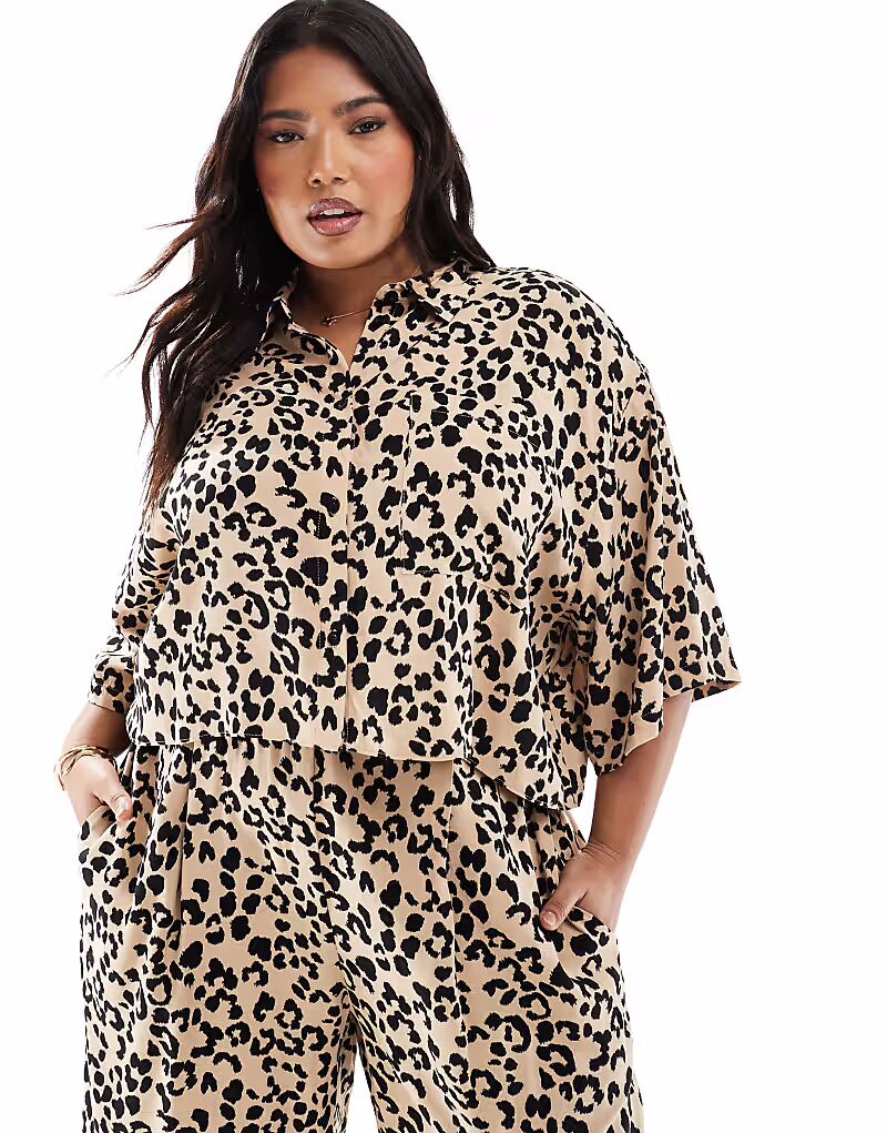 

Укороченная рубашка ASOS DESIGN Curve с анималистичным принтом