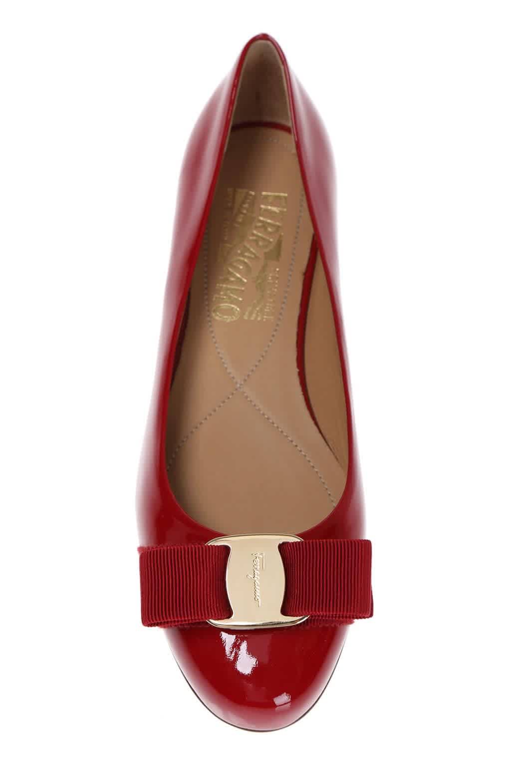 Salvatore Ferragamo Балетки Varina из красной лаковой кожи — фото 2