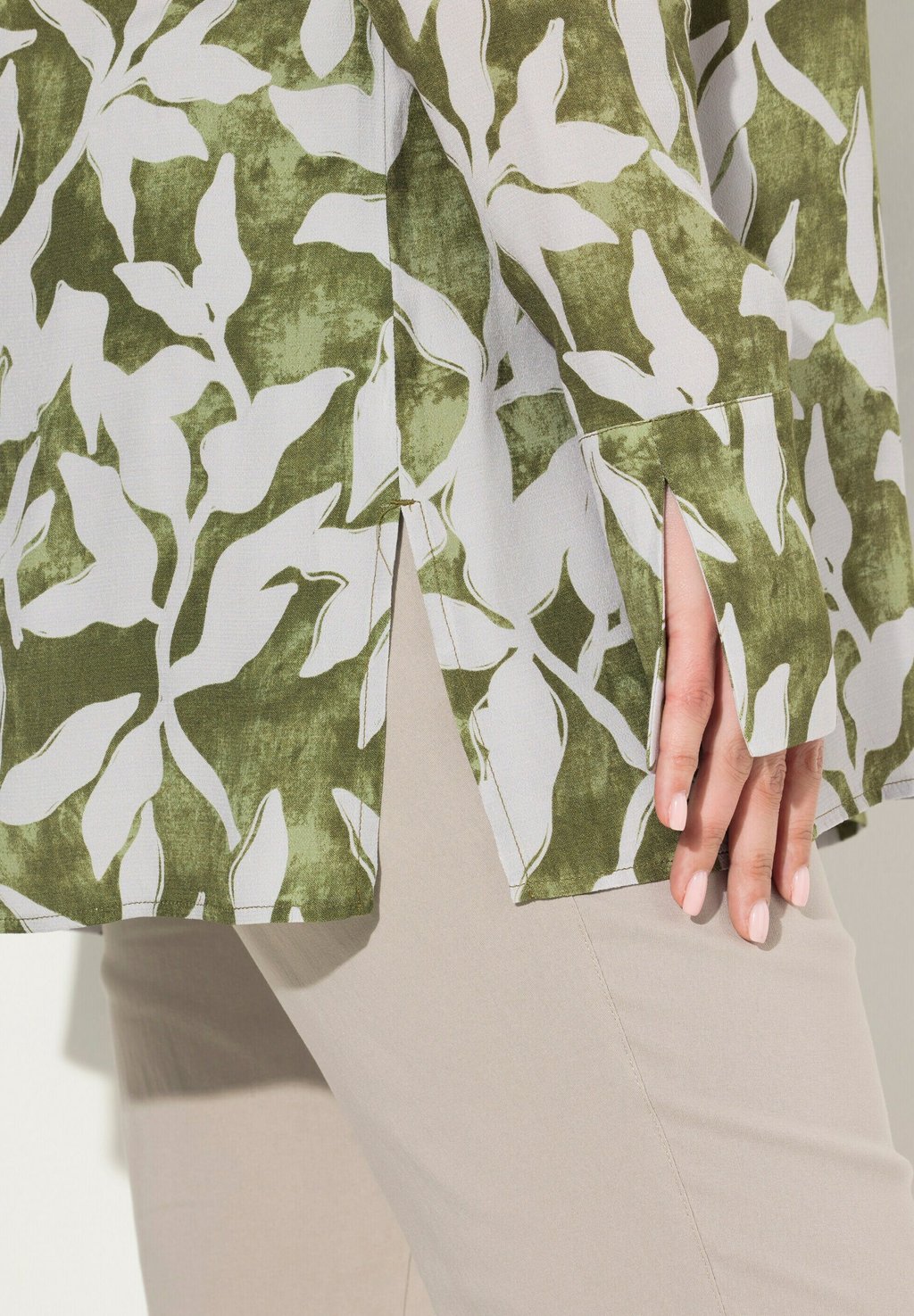 

Блуза LEAF PRINT Ulla Popken, светло-зеленый