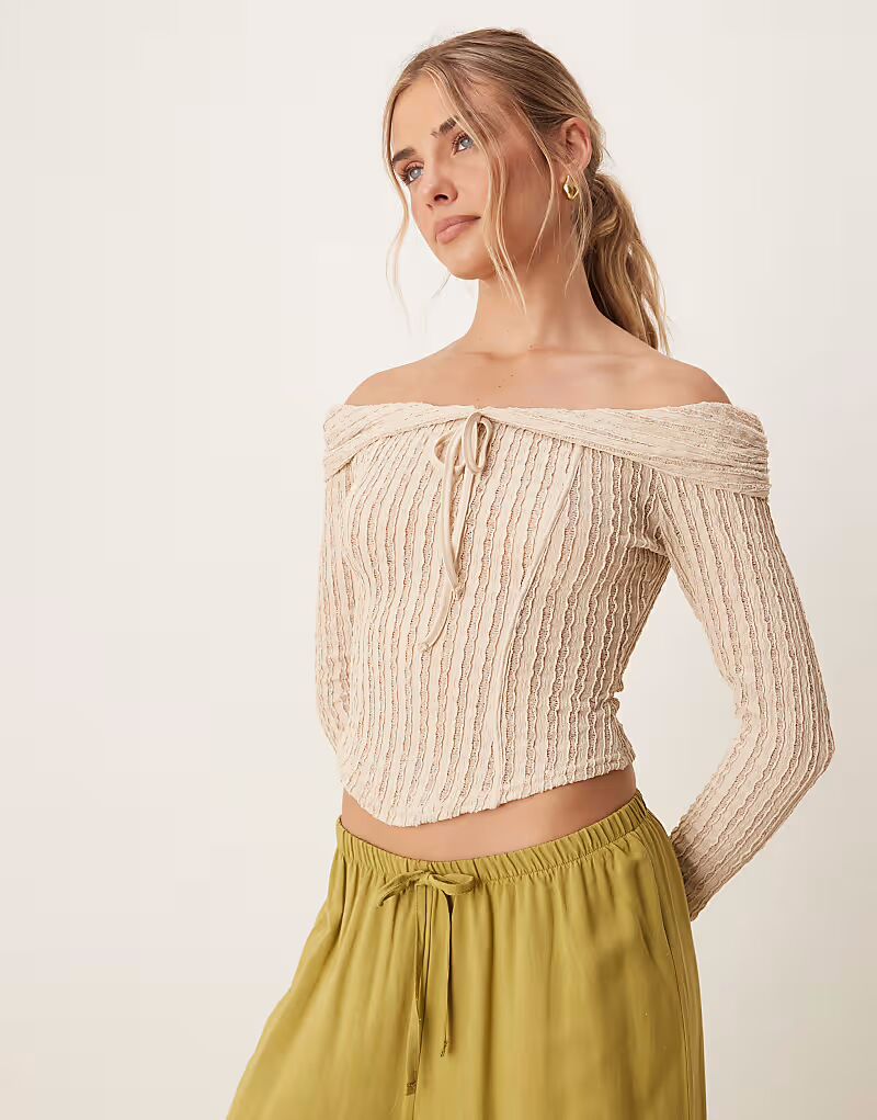 

Текстурный топ ASOS DESIGN с открытыми плечами и длинными рукавами, с завязками, в каменном цвете