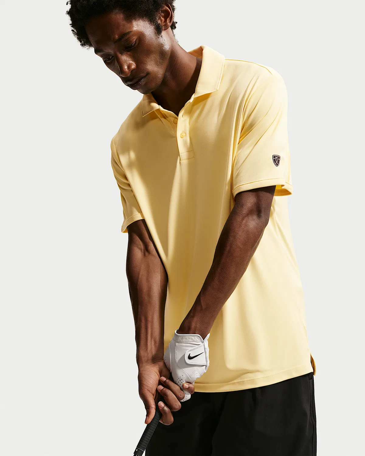 Мужское поло Nike Par Dri-FIT с логотипом на рукаве, Soft Yellow/Soft Yellow — фото 3