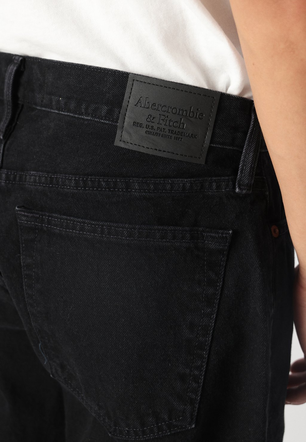 

Джинсы свободного кроя LOOSE Abercrombie & Fitch, черный