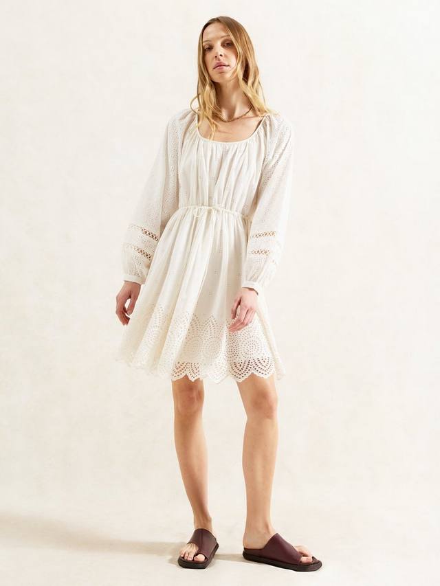 

Платье с вышивкой Broderie Anglaise и присборенным силуэтом Ro&Zo, White