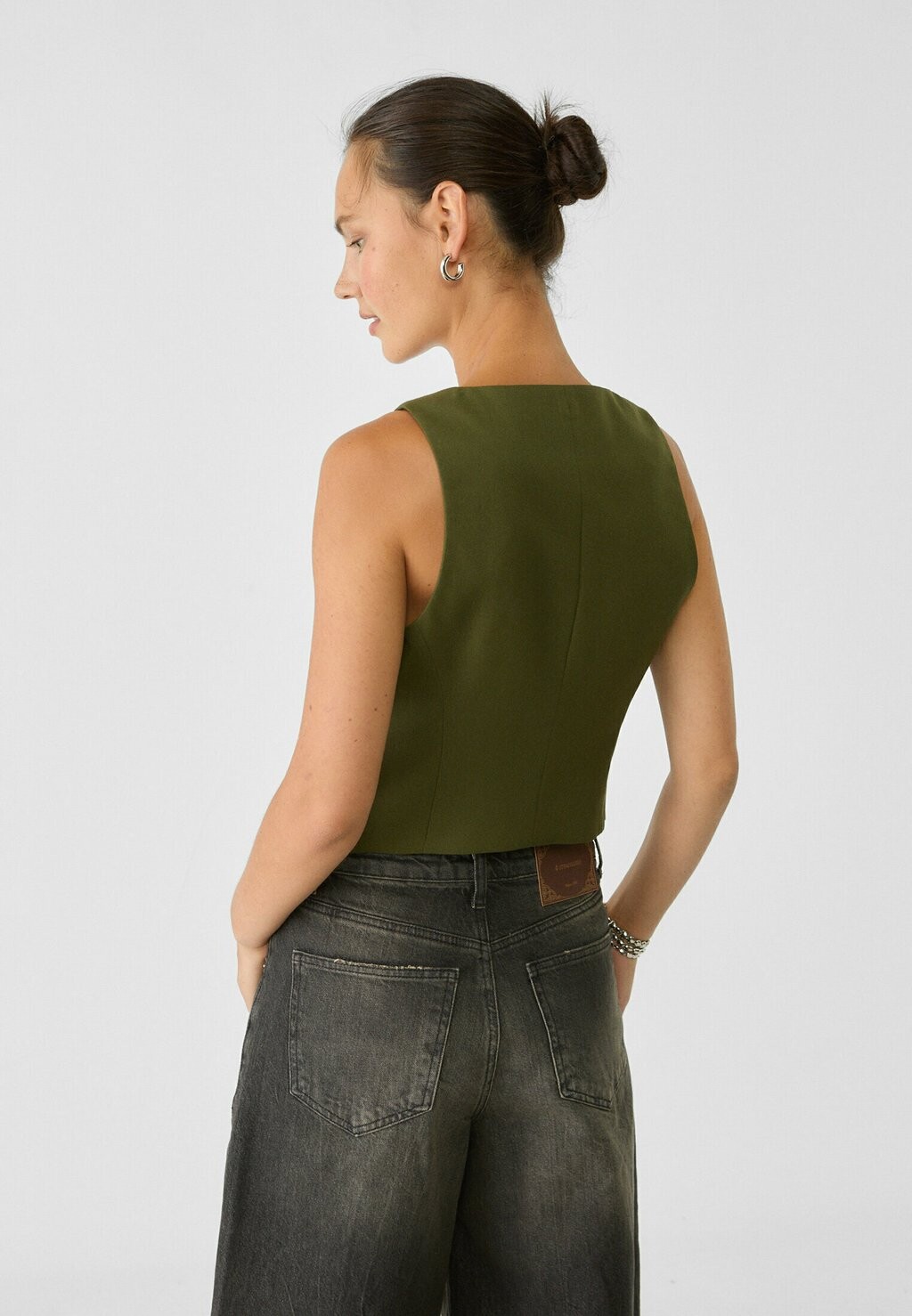 

Жилет SHORT BUTTONED Stradivarius, зеленый
