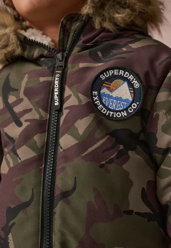 Костюм для снега Regular fit Superdry & Co Everest, камуфляж
