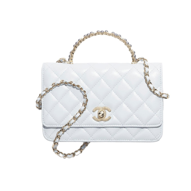 

CHANEL Яркая жемчужная кожаная сумка через плечо