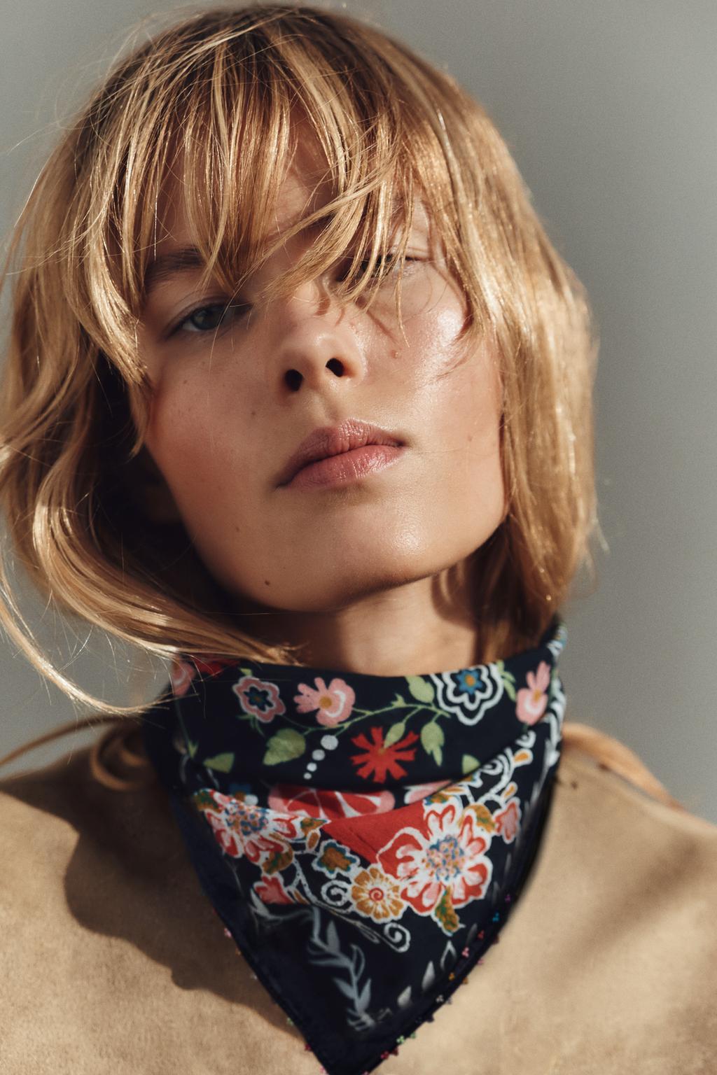 

Шарф с бисерным принтом ZARA, черный