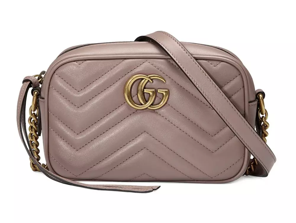 

Мини-сумка через плечо из стеганой кожи с шевронным узором Gucci, бежевый