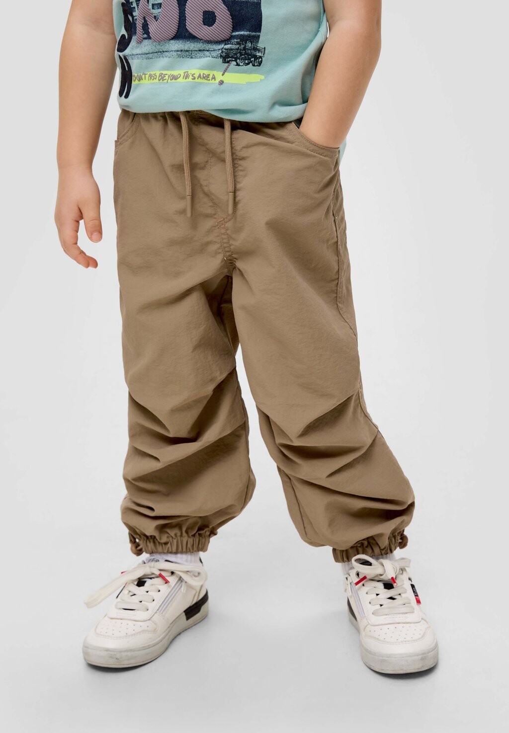 

Брюки из ткани ELASTISCHE PARACHUTE s.Oliver, цвет sandstein