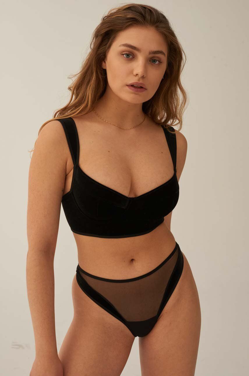 

Топ 464 Топ Strong Attitude, черный Undress Code