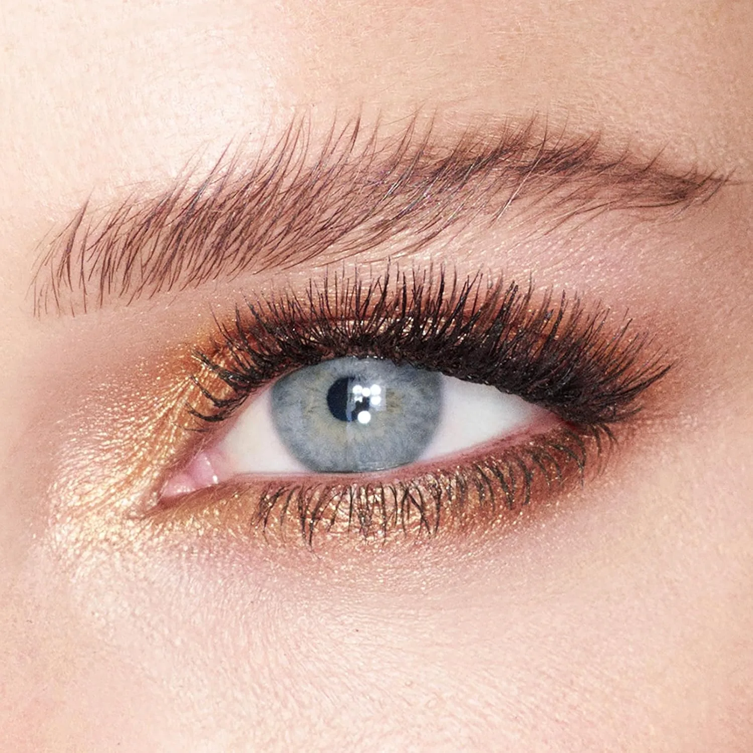 Кремовые тени для век Charlotte Tilbury Eyes to Mesmerize - стойкие монотени - формула с добавлением воды и металлическим блеском, а также витамина Е для устойчивости к скатыванию в складках века., Amber Gold - burnished amber gold — фото 3