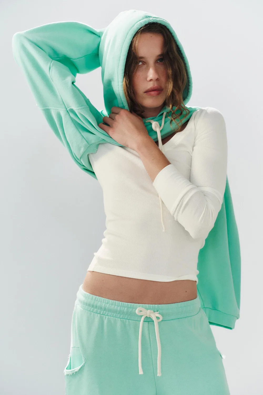 Укороченная неоновая толстовка ZARA, Blue/Green — фото 4