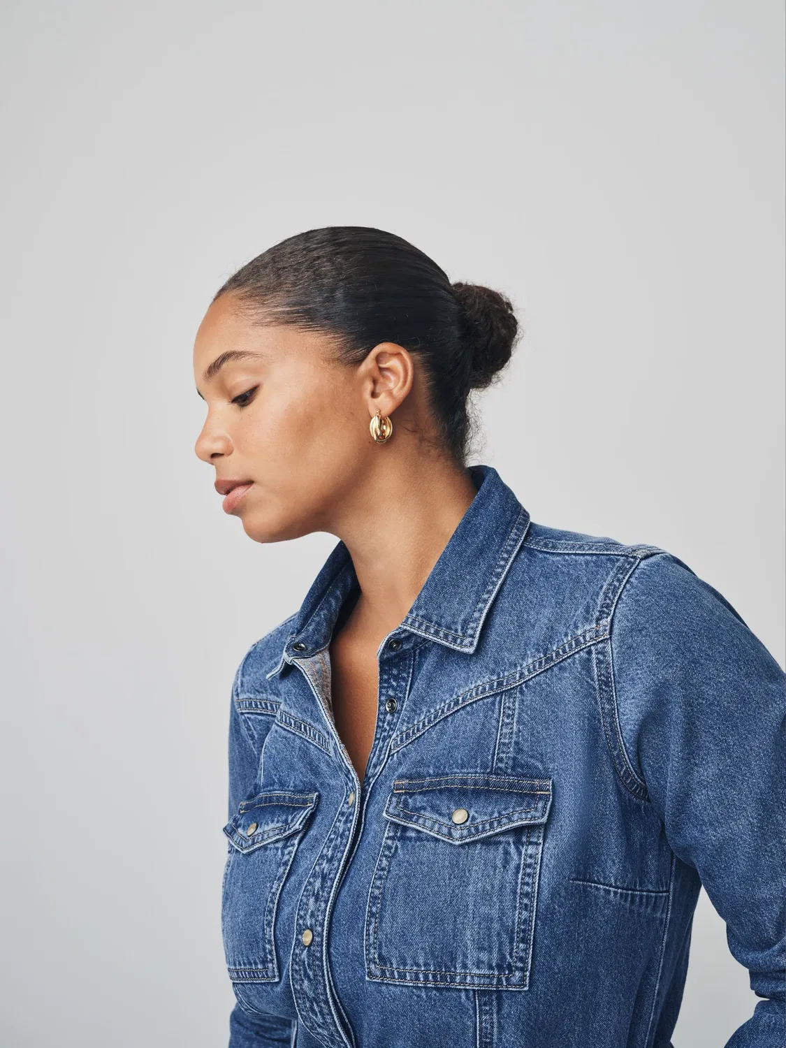 Платье-рубашка джинсовое миди Mid Blue Fuller Bust Denim Midi Shirt Dress Next, Синий — фото 3