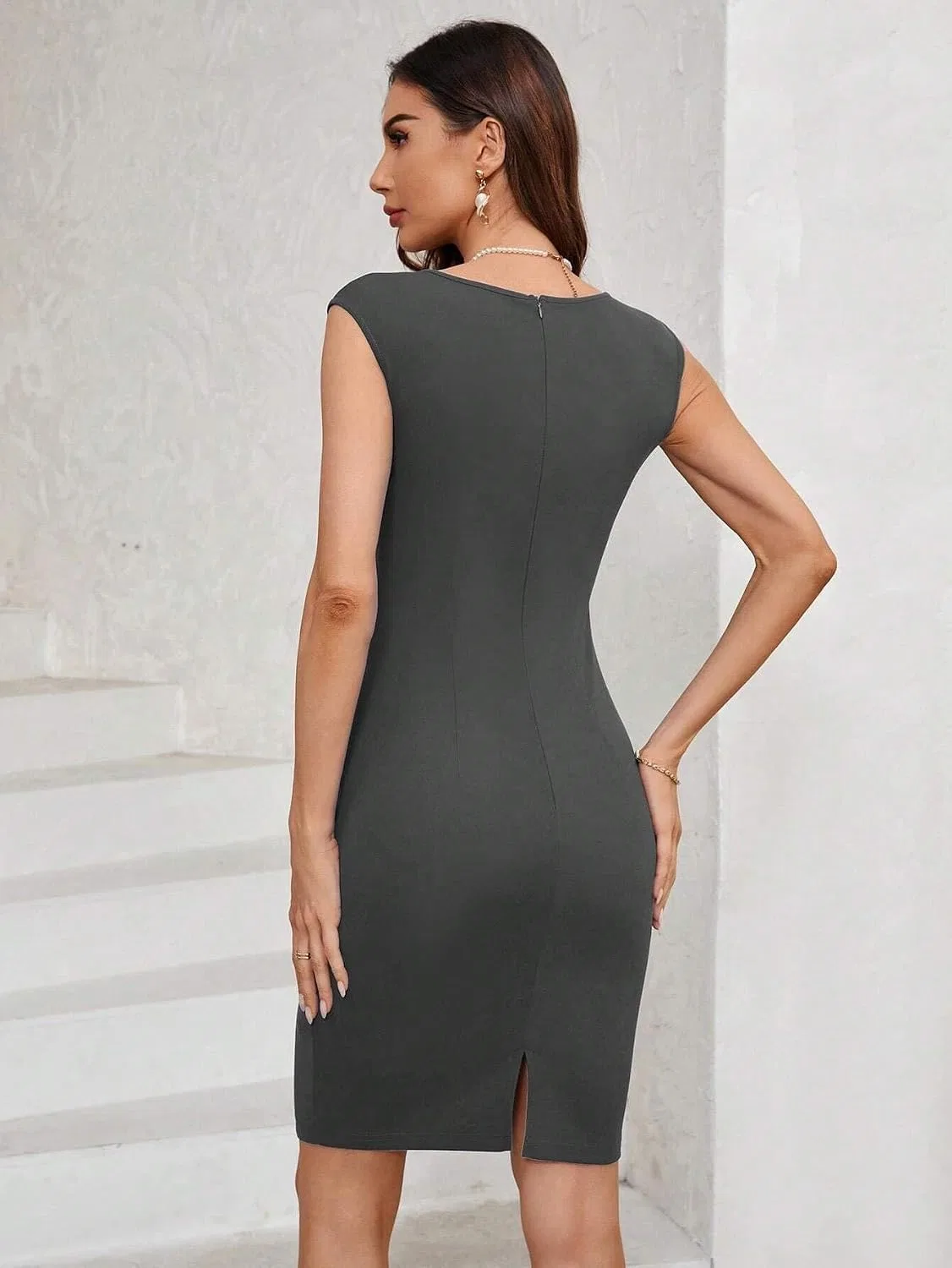 Женское облегающее короткое платье с рюшами Knitted Fabric, Gray — фото 3