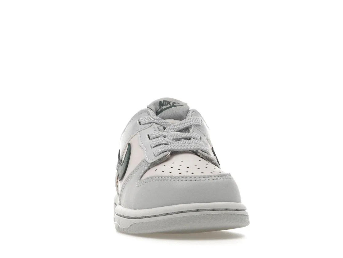 Детские кроссовки Lifestyle Nike Dunk Low SE, Football Grey/Pearl Pink/Mineral Teal — фото 2