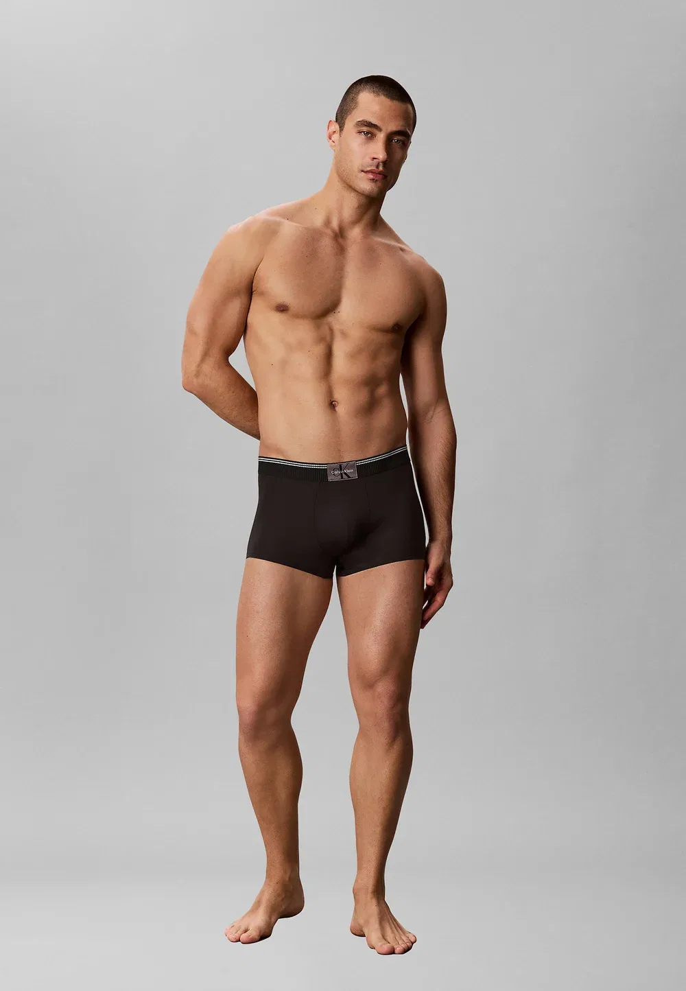 Трусы с низкой посадкой - микро-трусики с графической монограммой Calvin Klein, Black — фото 2