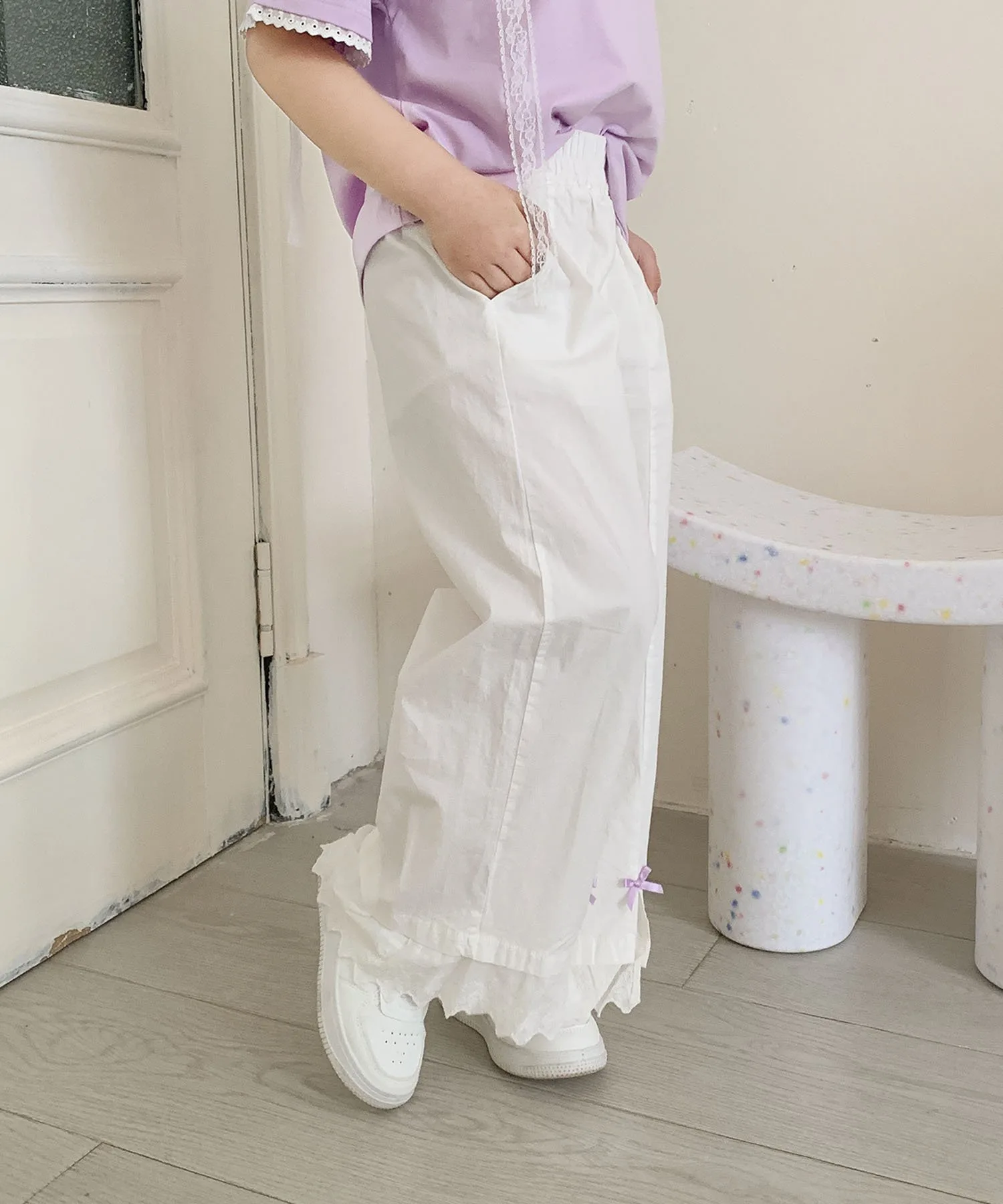 Широкие брюки с лентой и кружевной отделкой по низу Aimoha Kids, white — фото 4