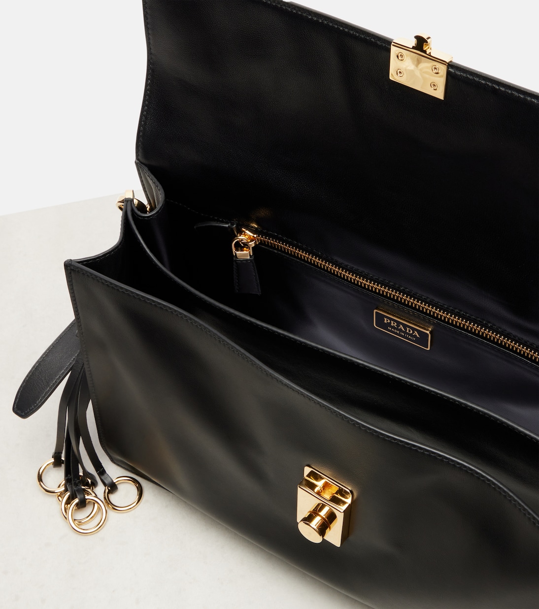 Мягкий звук Большая кожаная сумка через плечо Prada, черный — фото 3