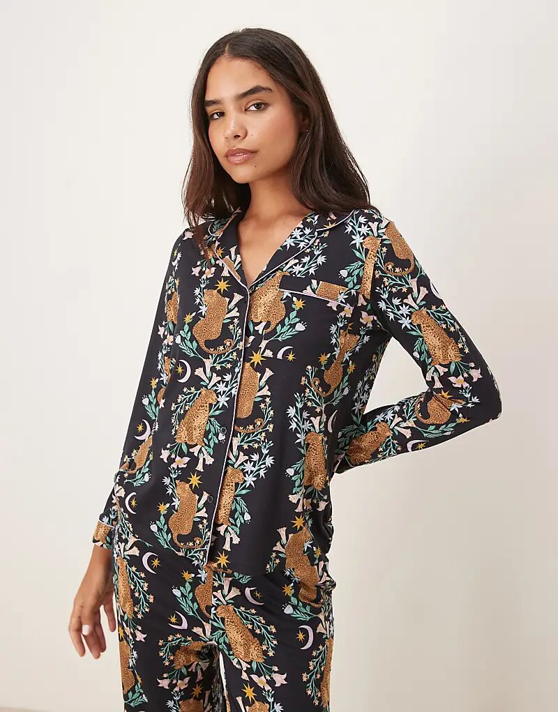 

Пижамный комплект Chelsea Peers Revere из полиэстера с длинными рукавами, с принтом в виде тигра и ботанического тигра.