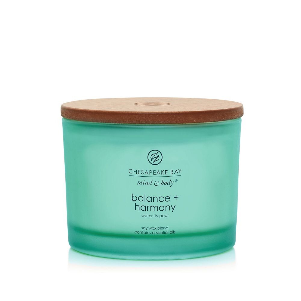 

Свеча Chesapeake Bay Balance + Harmony Water Lily Pear, 3 фитиля в банке Chesapeake Bay Candle, цвет Light Green