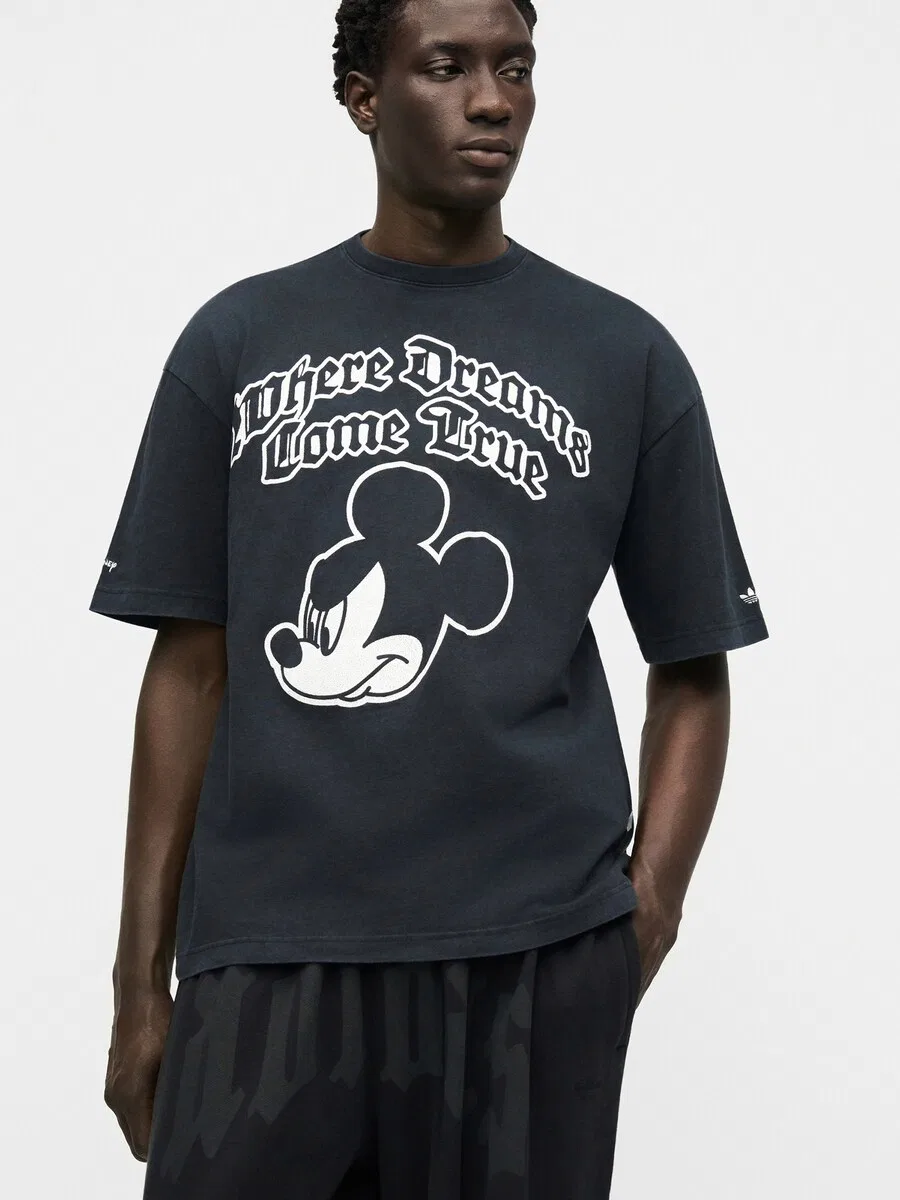 Футболка ADIDAS ORIGINALS 'Disney Micky Maus Dreams' черного цвета — фото 4