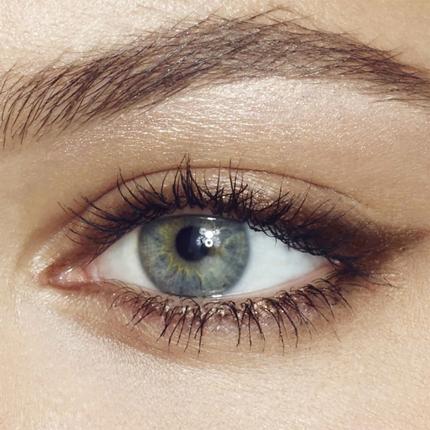 Карандаш для глаз с кисточкой The Classic Charlotte Tilbury, Shimmering Brown — фото 3