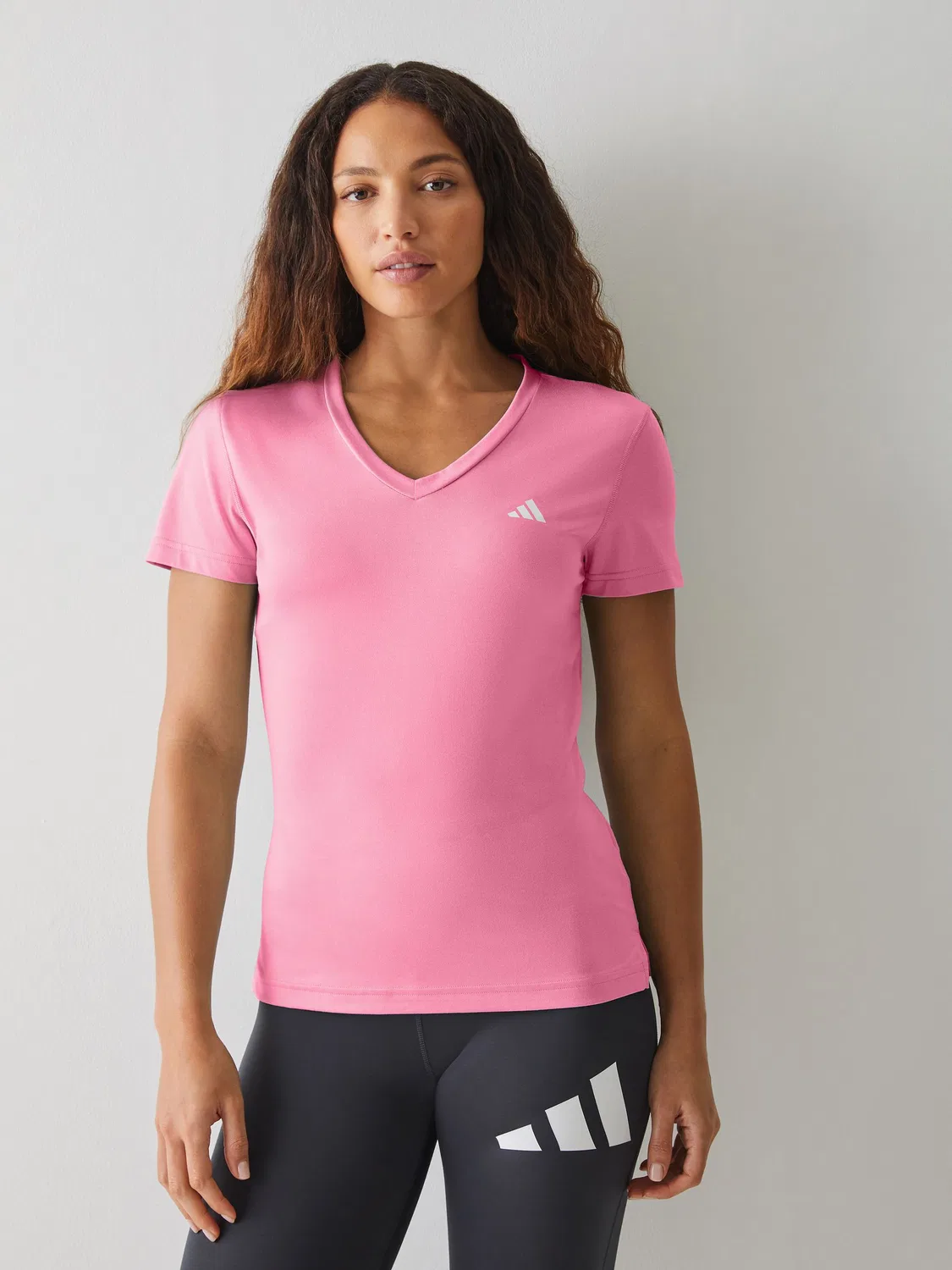 Футболка с V-образным вырезом, Workout Essentials adidas, розовый