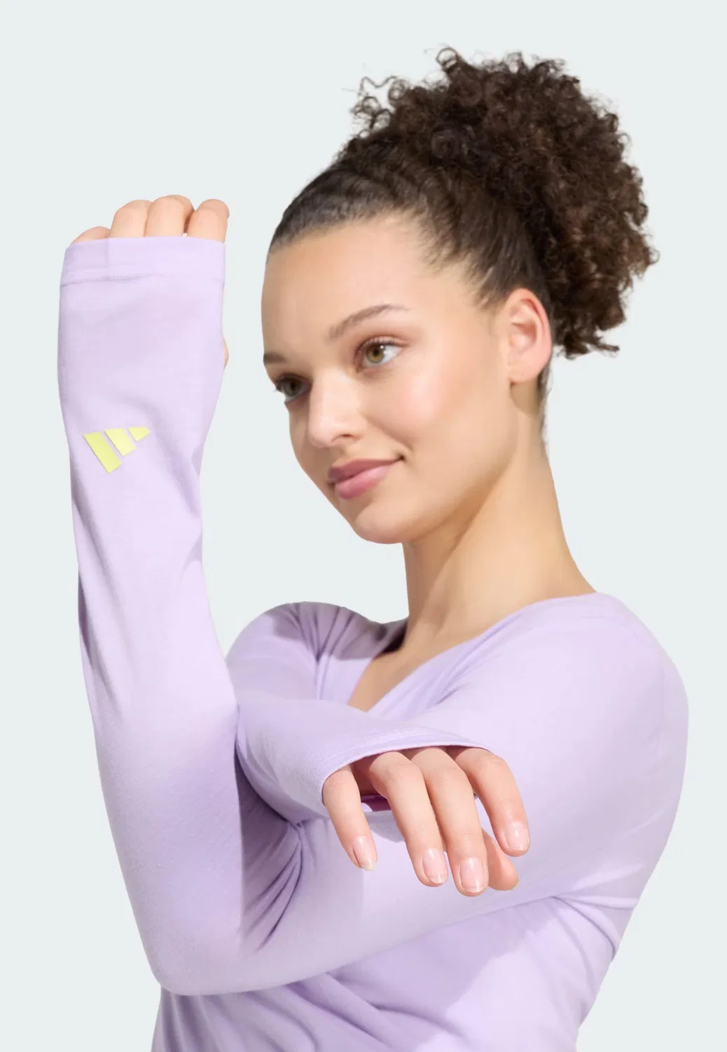 Футболка Adidas Performance Shirt Studio пастельно-фиолетового цвета — фото 4