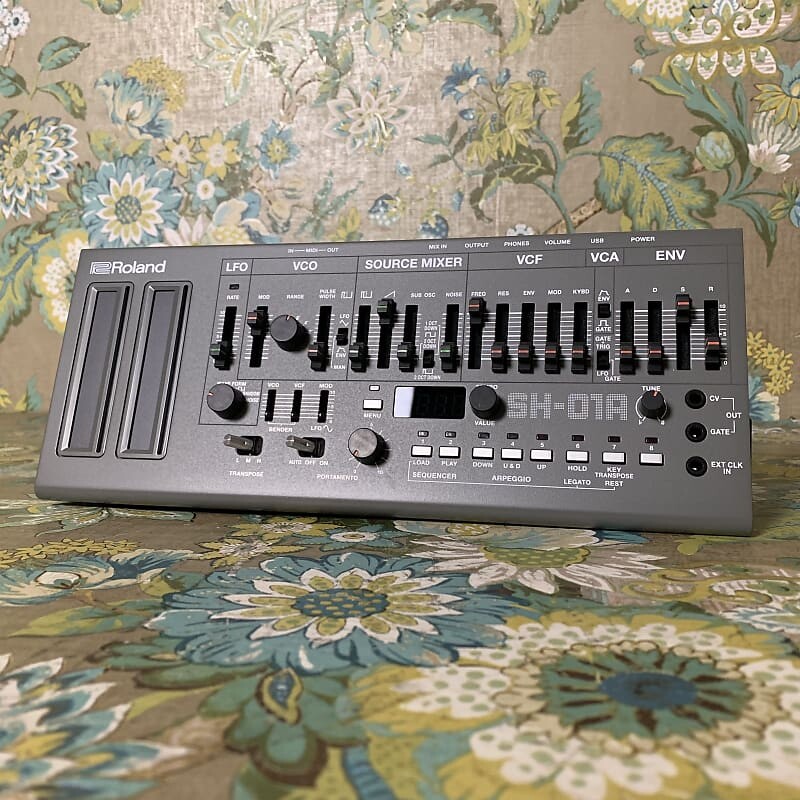 

Роланд SH-01A Roland