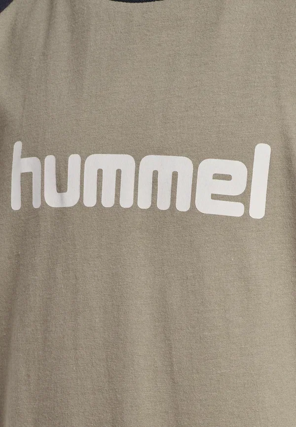 Футболка унисекс с принтом Hummel, хаки — фото 3