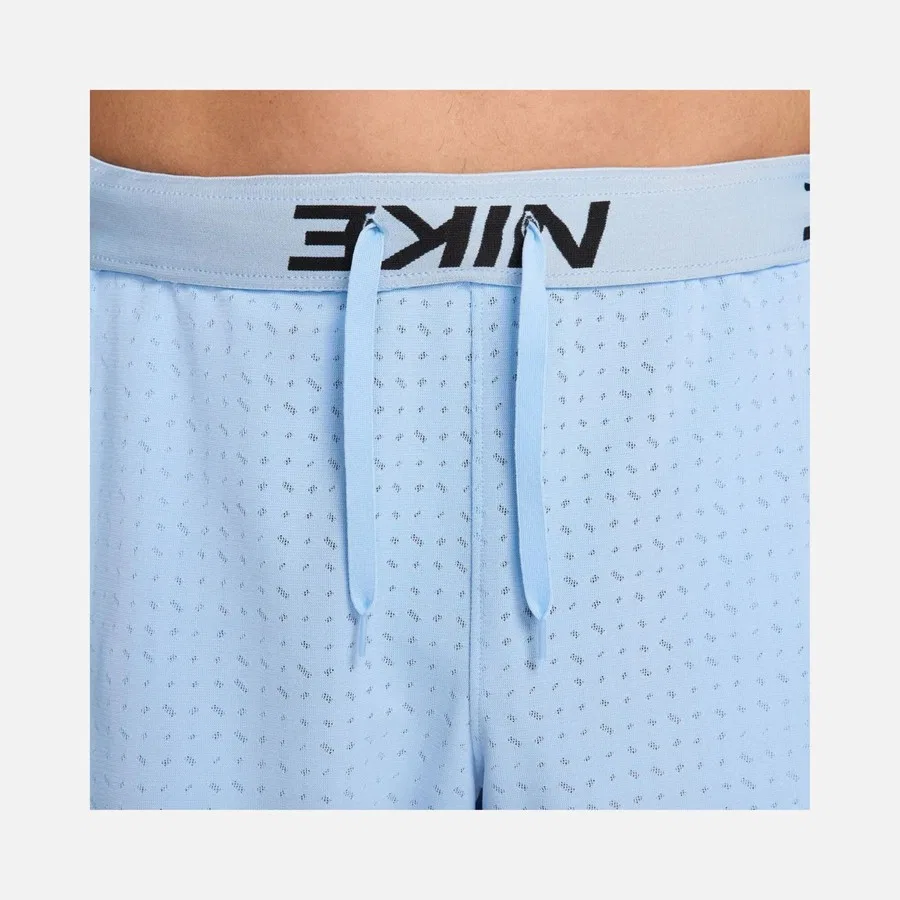Шорты спортивные с быстросохнущей тканью Nike Dri-Fit Breathe Totality, Синий — фото 3