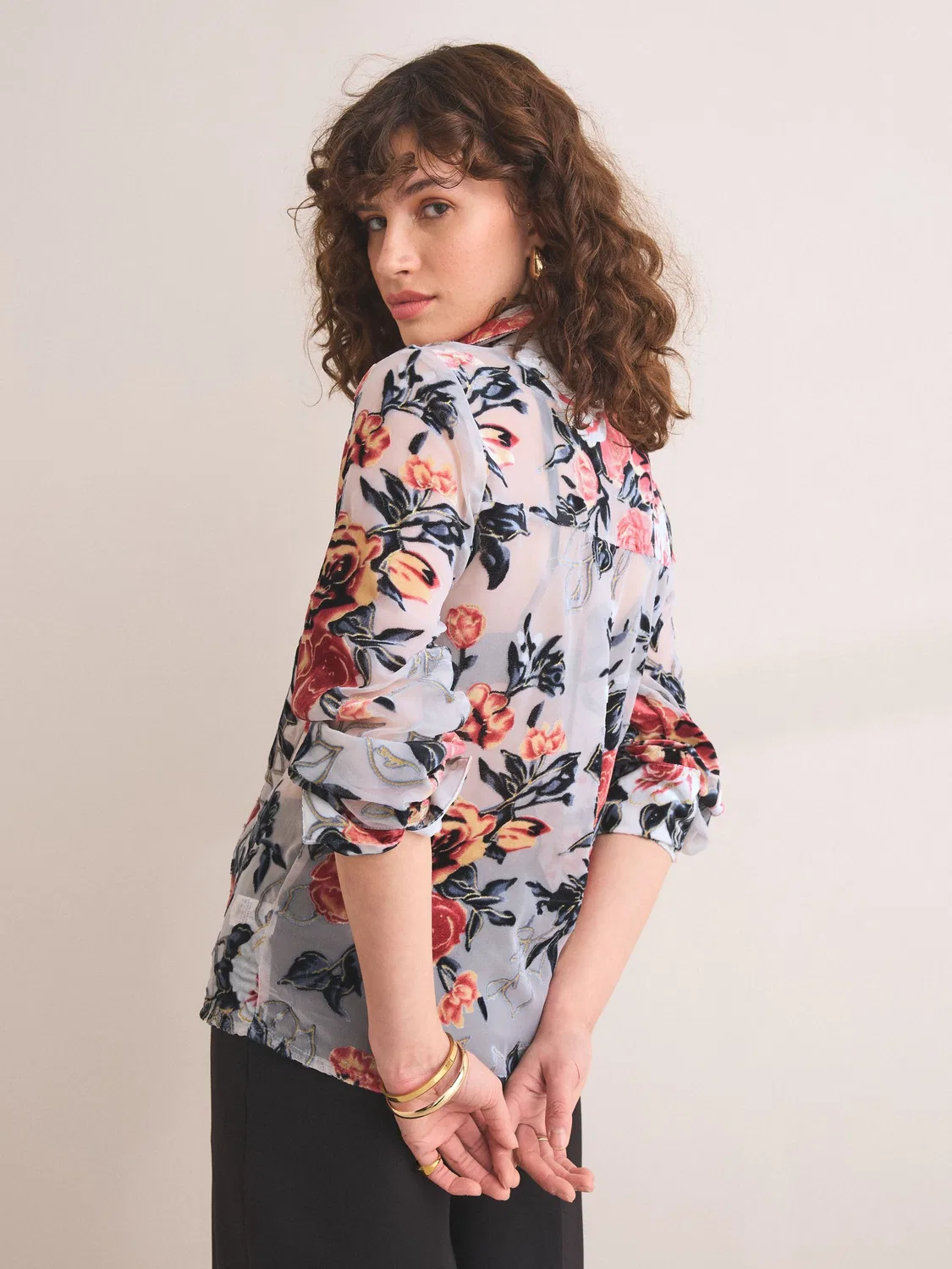 Рубашка с цветочным принтом, модель Premium Sheer Flocked Velvet Next, экрю — фото 4