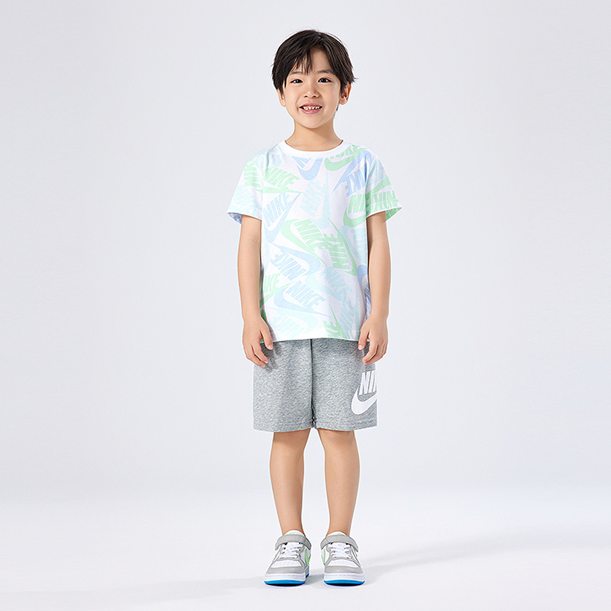 Спортивный комплект Casual 2 предмета Stone Ridge Gray для детей 3-7 лет Nike, серый — фото 4