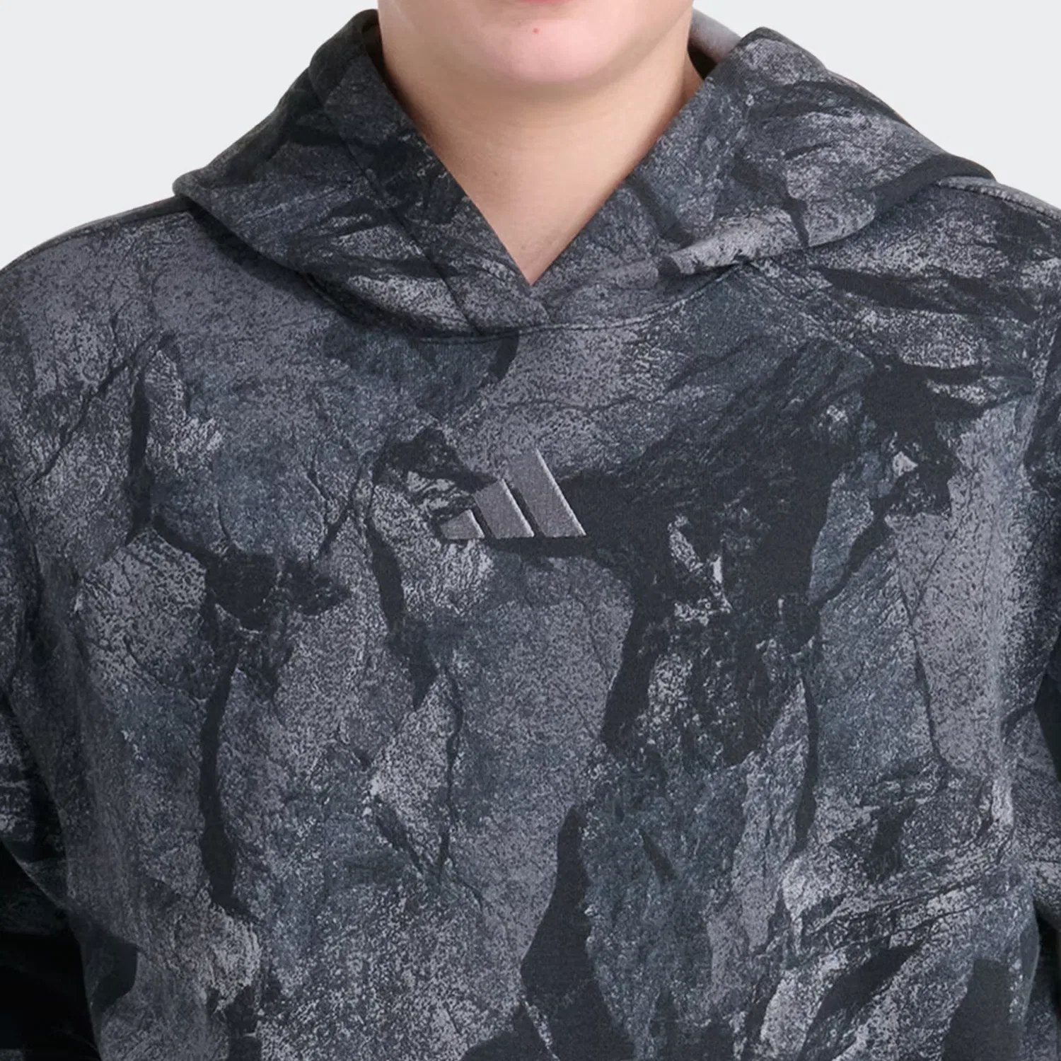 Детская толстовка с капюшоном и камуфляжным принтом Rock Camo Adidas Sportswear, черный — фото 3