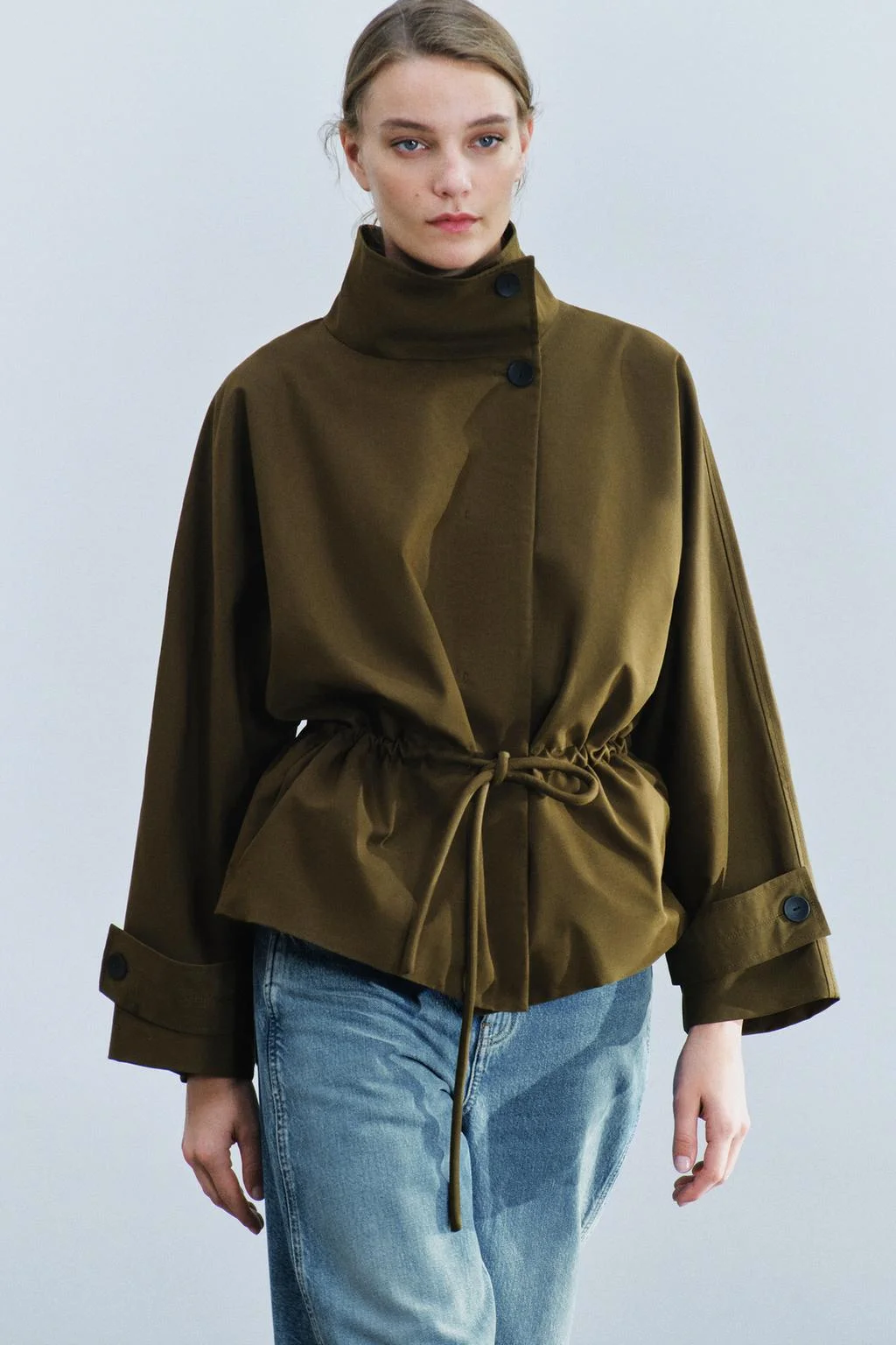 Тренч Zara укороченный оверсайз, оливковый
