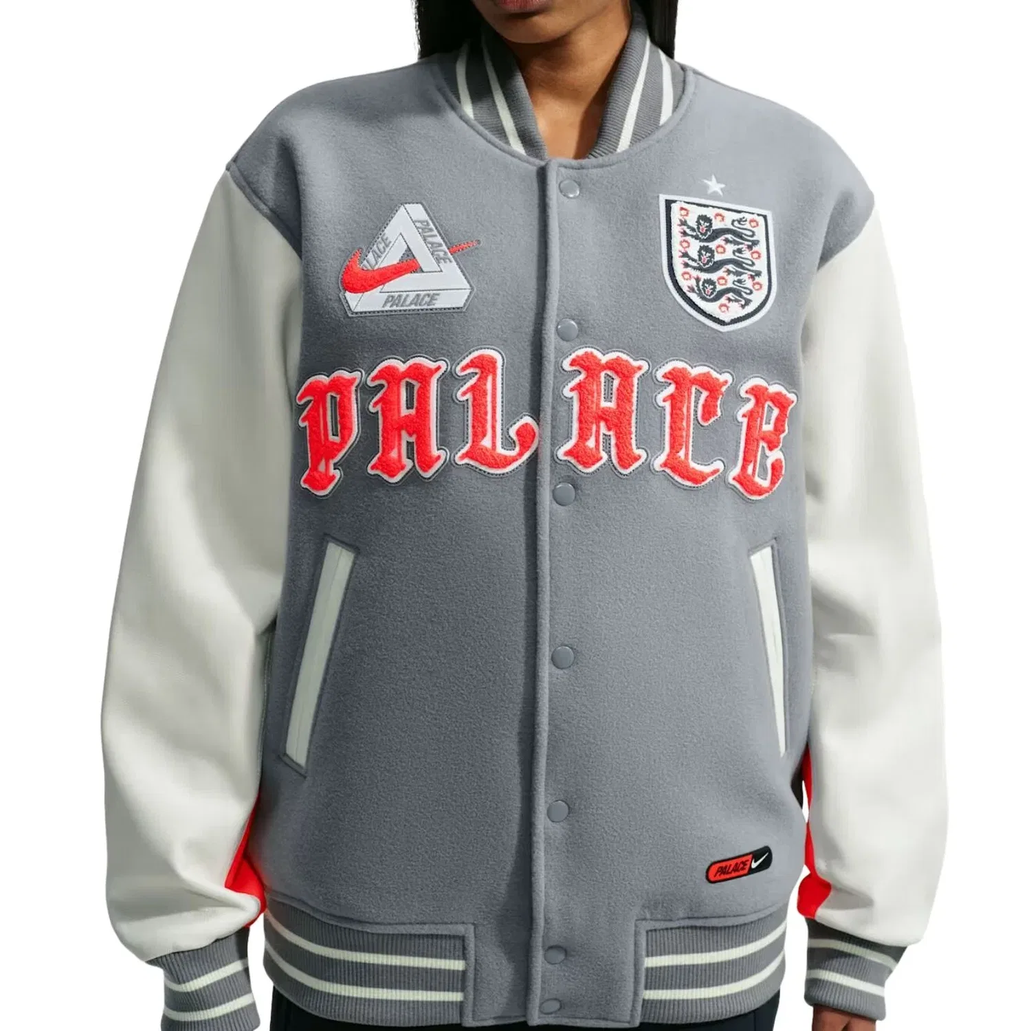 Мужская куртка-ветровка с принтом Nike x England x Palace Cryoshot Varsity Jacket Cool Grey White Bright Crimson, серый — фото 2
