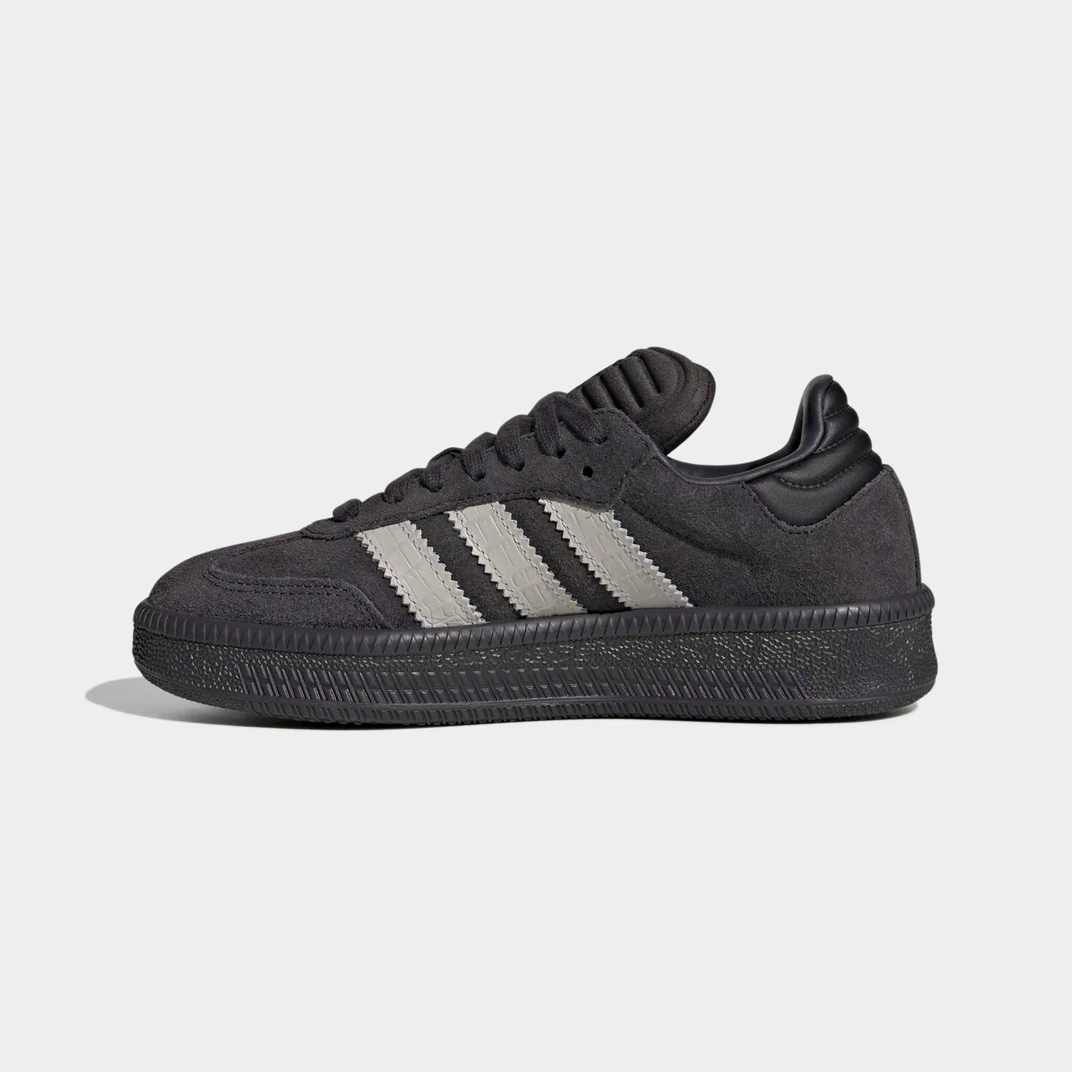 Детские кроссовки с премиум-амортизацией Samba XLG Adidas Originals, Utility Black/Chalk Pearl — фото 3