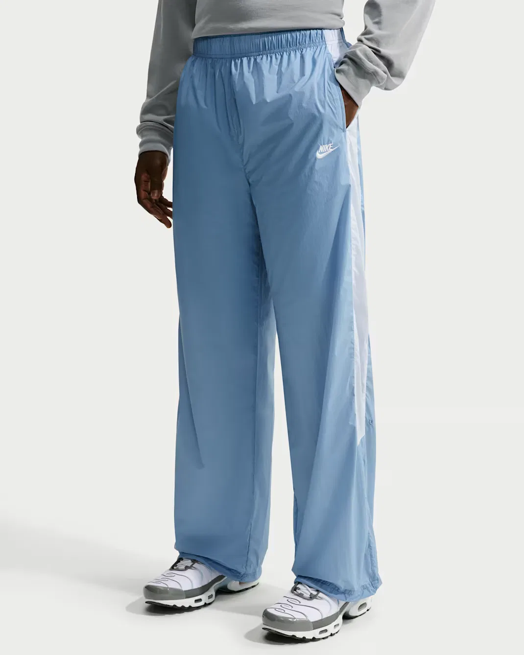 Мужские легкие брюки с защитой от УФ-излучения Nike Windrunner, Work Blue/Hydrogen Blue/White — фото 2