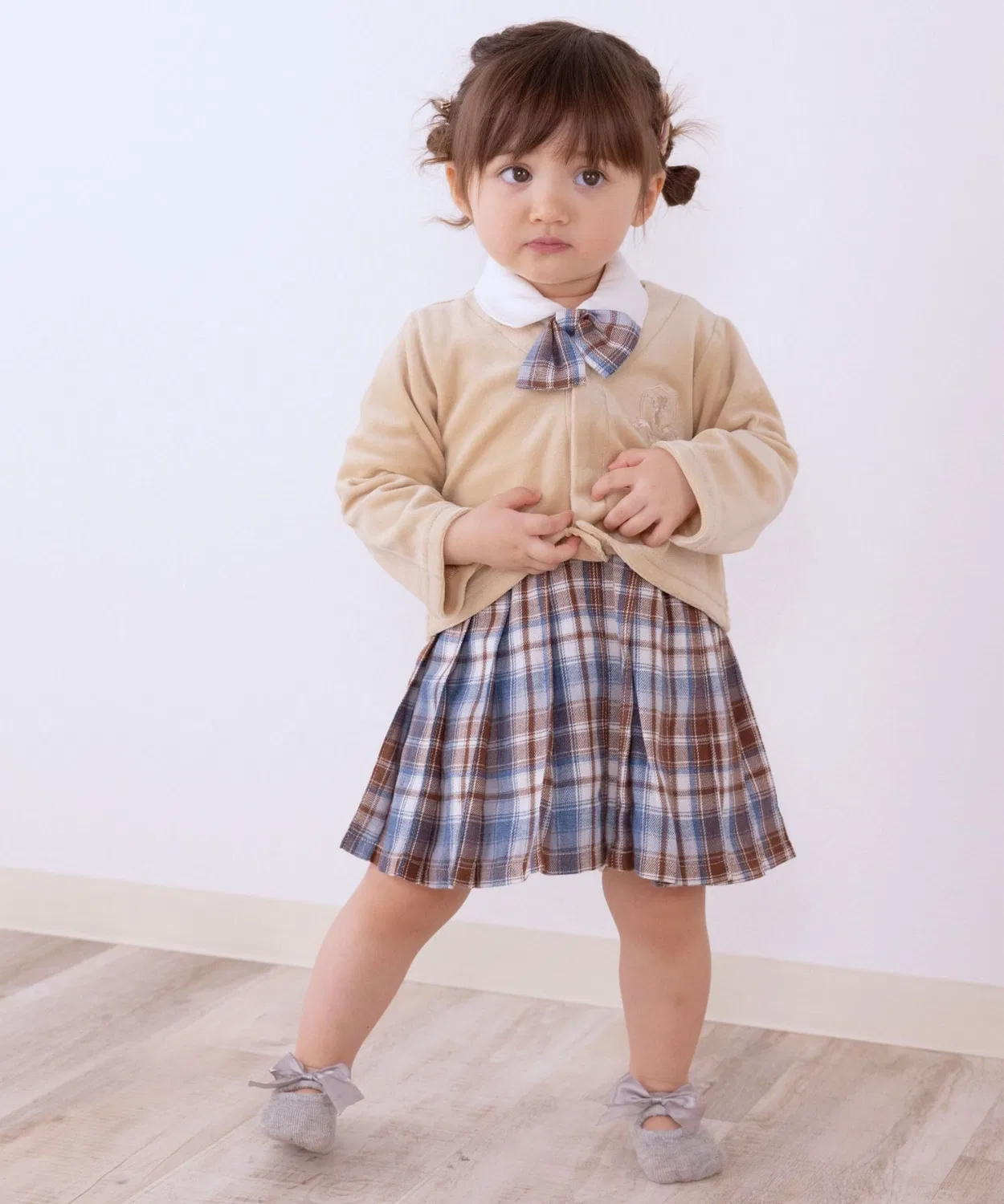 Детский кардиган из велюра с V-образным вырезом SweetMommy, Light Beige — фото 4