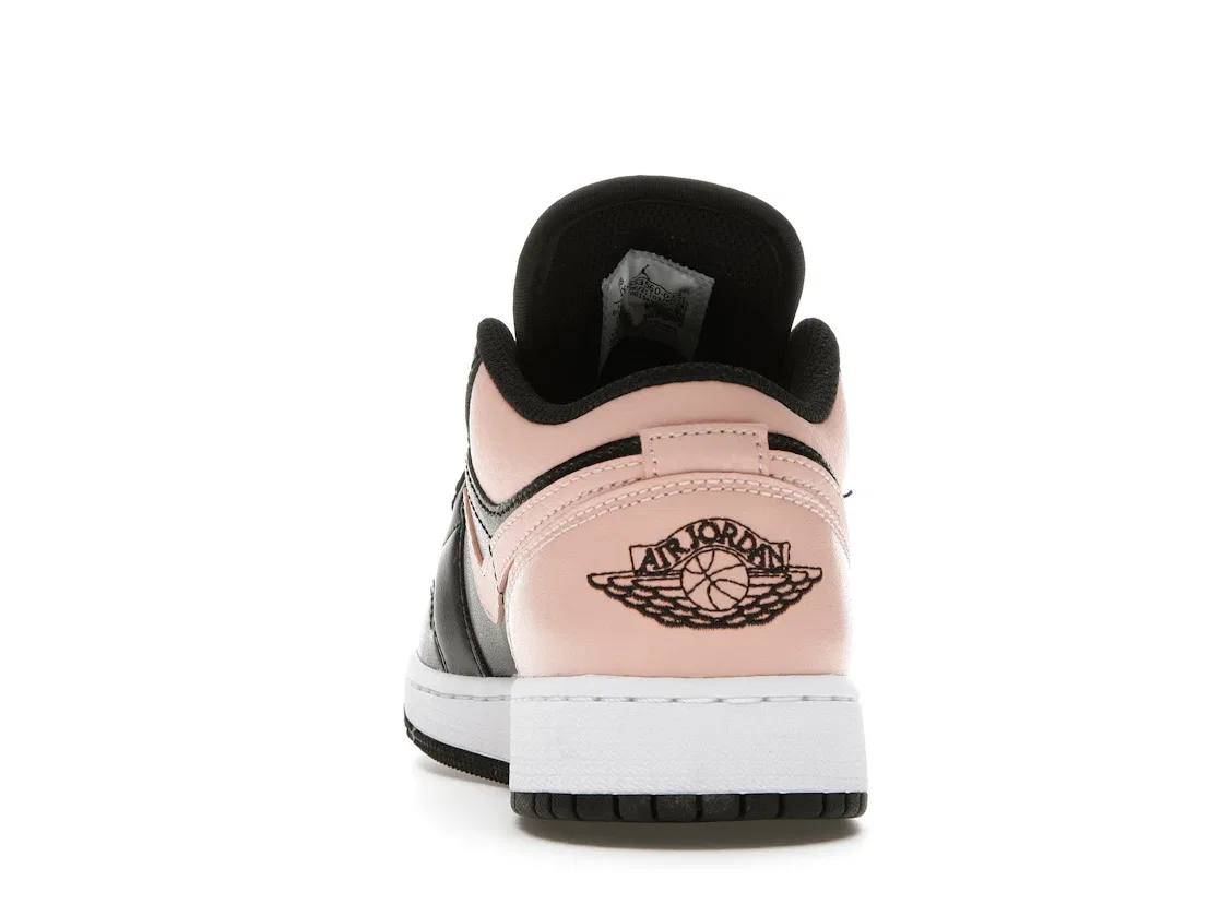 Детские кроссовки Lifestyle с цветовыми акцентами Jordan 1 Low Jordan, Black/Crimson Tint-White — фото 4