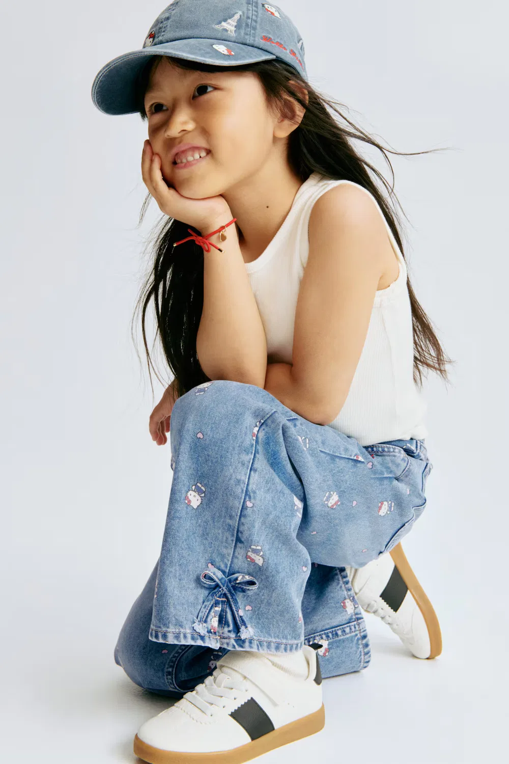 Джинсы с широкими штанинами и принтом H&M, Denimblau/Hello Kitty