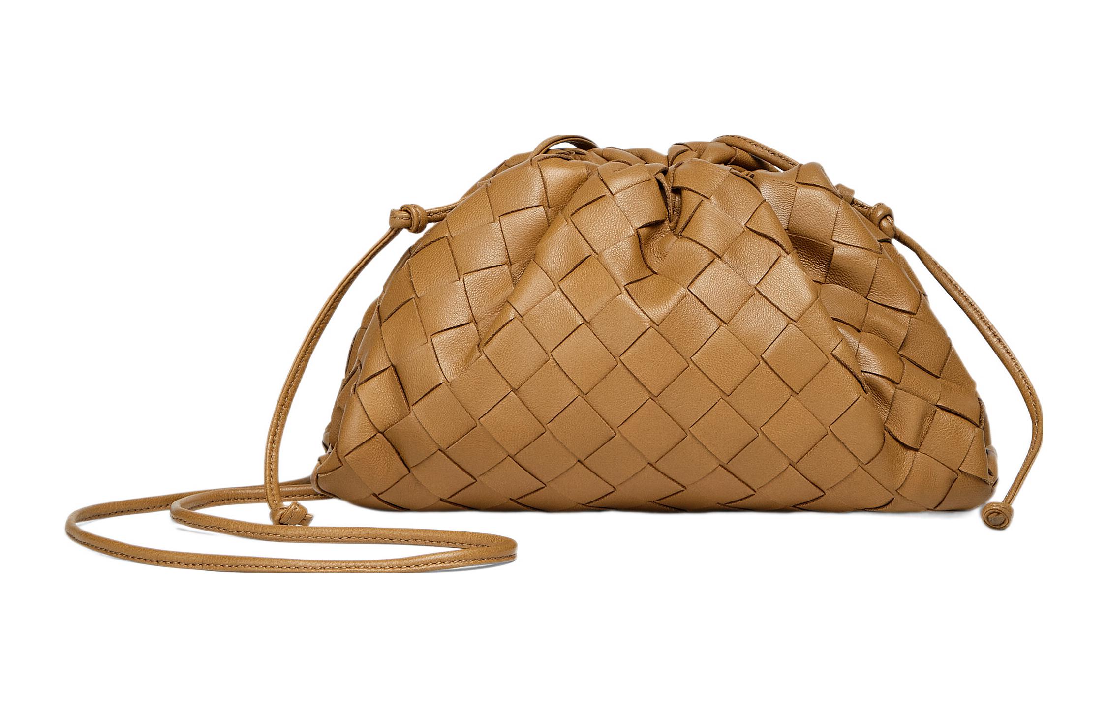 

Клатч POUCH Cloud Bag из овчины мини женский карамельный Bottega Veneta