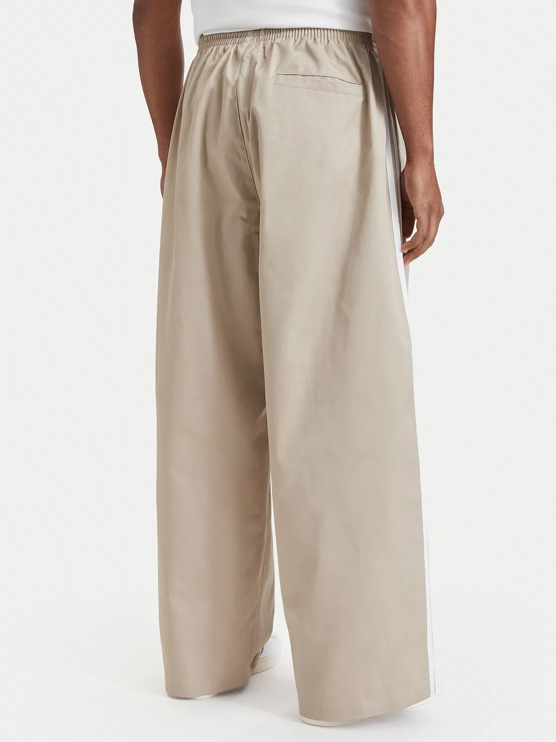 Мужские спортивные брюки свободного кроя Adicolor Sst Cotton Twill Trousers Adidas, бежевый — фото 3
