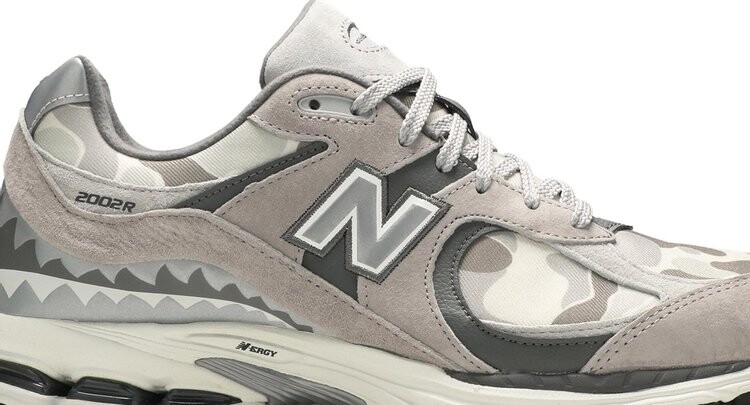 Кроссовки New Balance BAPE x 2002R 'Apes Together Strong - Grey Camo', серый — фото 3