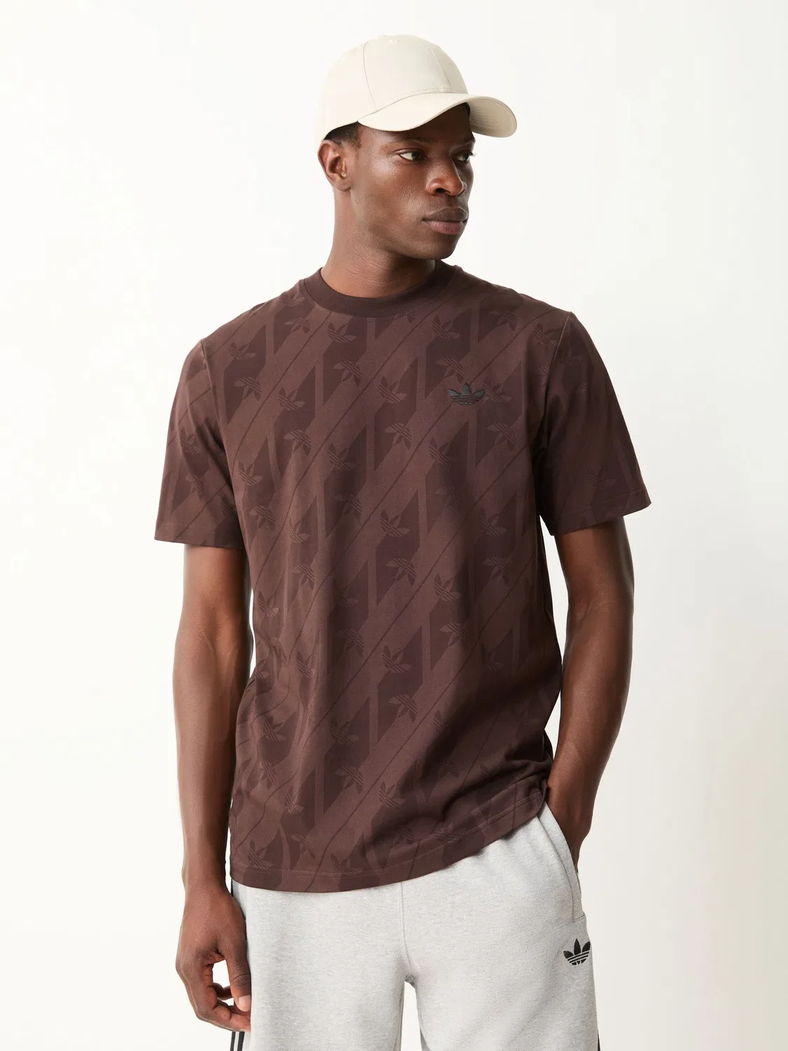 Футболка с монограммой adidas Originals, коричневый