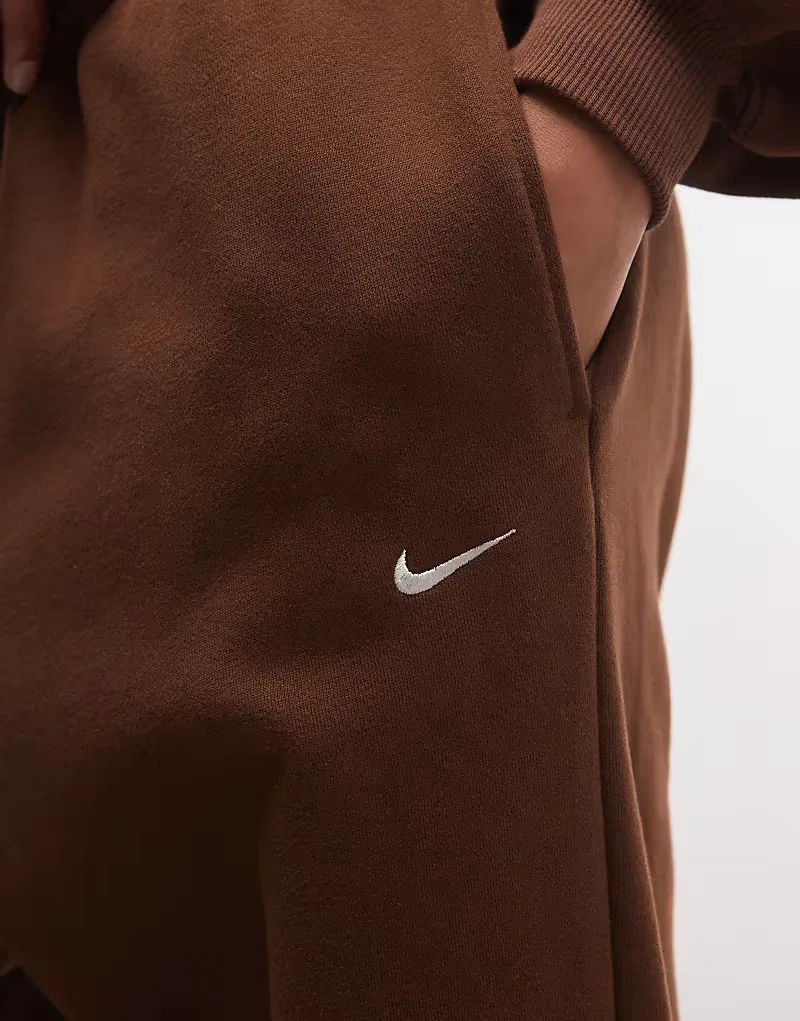 Спортивные брюки Nike Studio Fleece средней плотности, свободного кроя, с отворотами, коричневый — фото 3