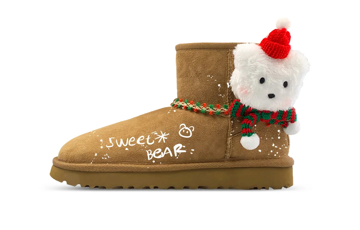 Угги UGG Classic Mini II с новогодним декором, коричневый — фото 2