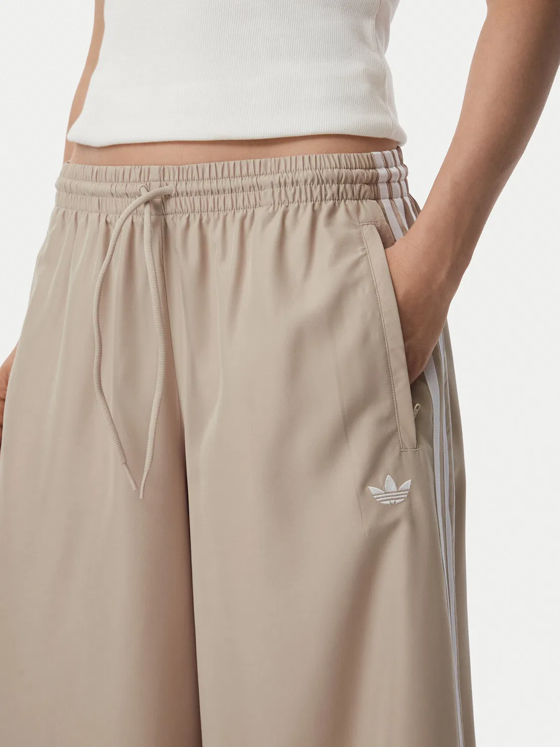 Женские спортивные брюки свободного кроя Firebrid Adilenium Track Adidas, бежевый — фото 4