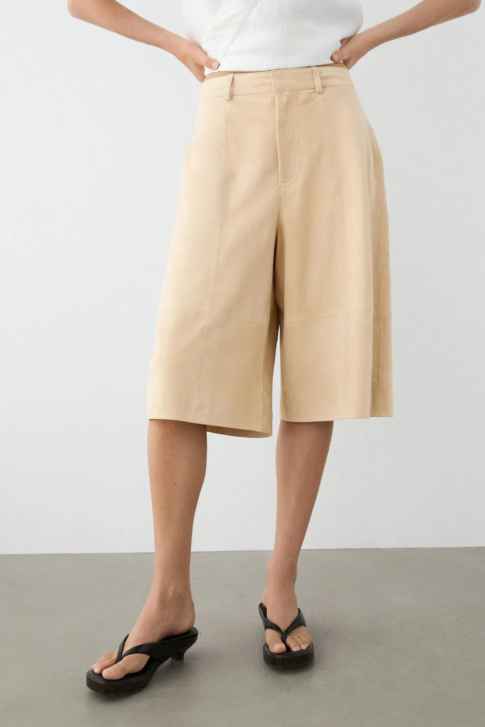 Шорты-бермуды Massimo Dutti Long Suede Leather, бежевый