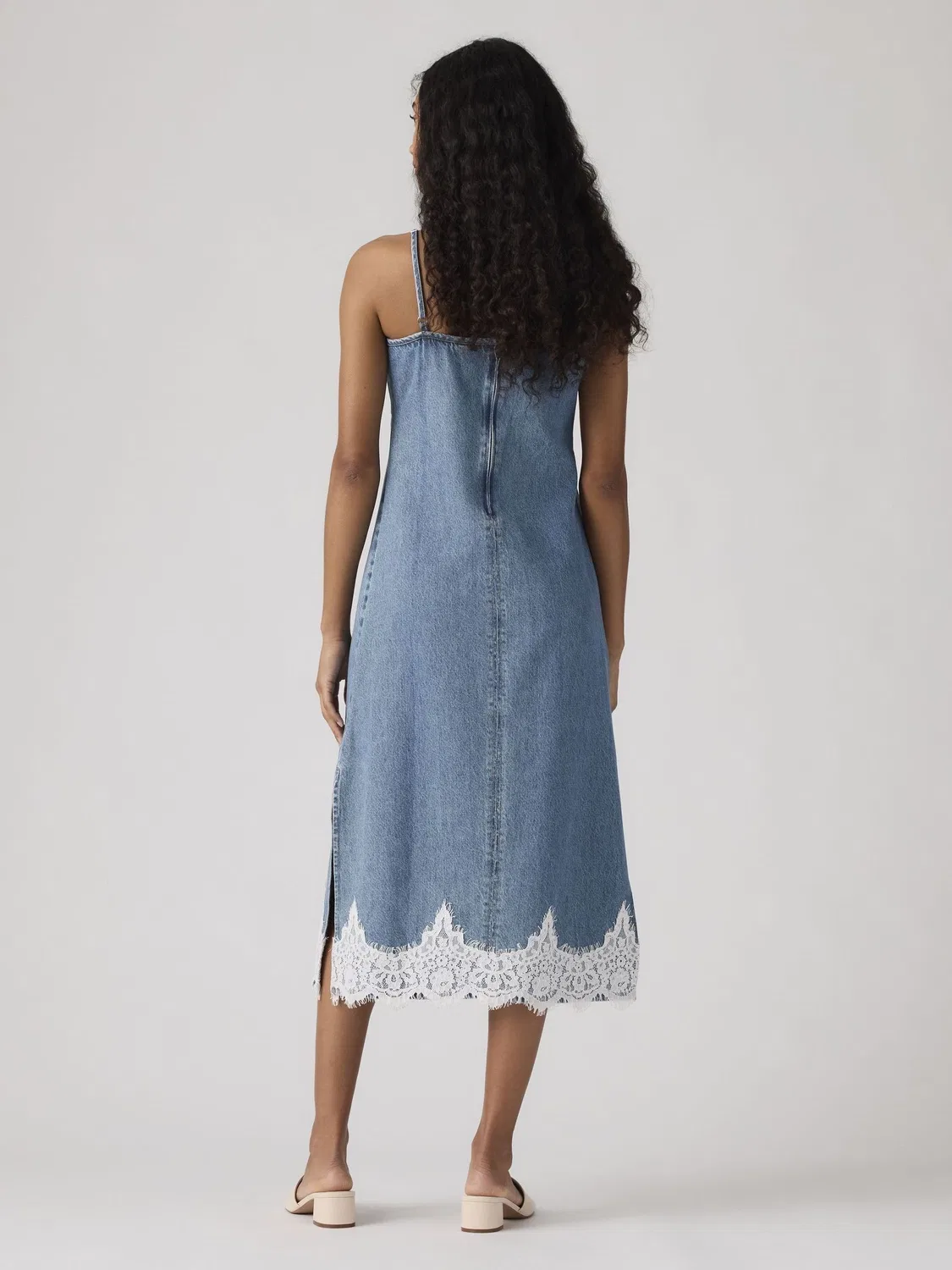 Платье-комбинация джинсовое Levi's 90s Denim Slip Dress, Синий — фото 2